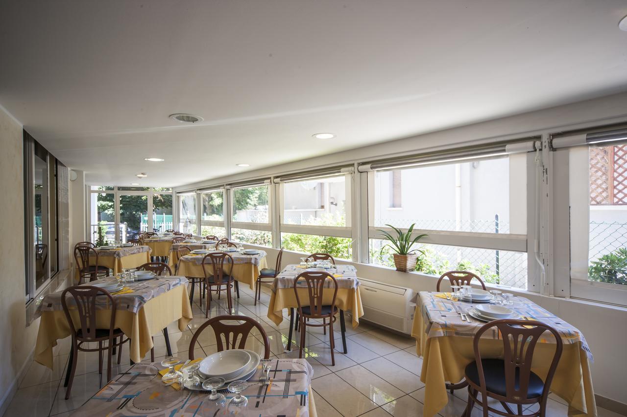 Hotel Taormina Riccione Exteriör bild