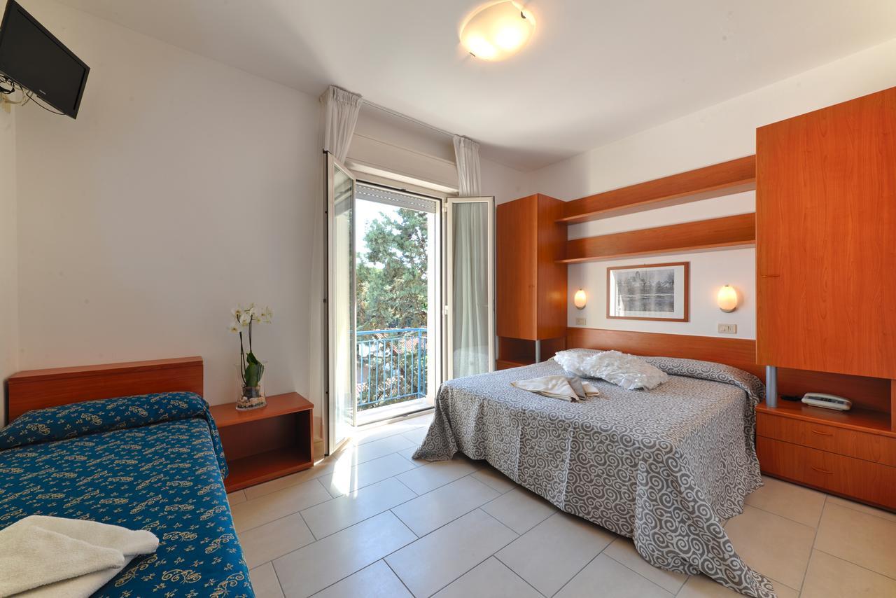 Hotel Taormina Riccione Exteriör bild